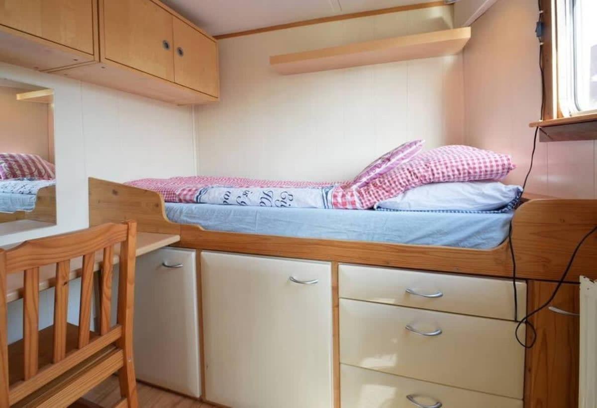 Houseboat Captain's Quarters In Harbour Botel *